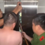 Hà Nội: Giải cứu cô gái mắc kẹt trong thang máy ngập nước dưới hầm tòa nhà
